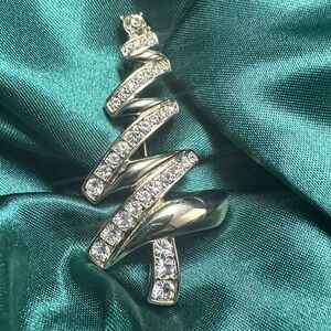 Christmas in July 🎄Vintage Monet Signed Brooch - Gold Toned with Clear Crystals